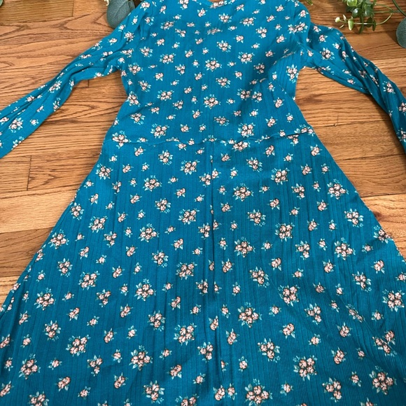Teal flowered dress art class - Picture 3 of 5